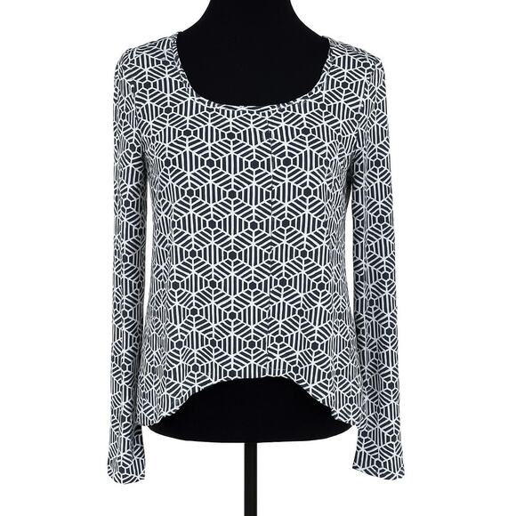 Blu Pepper Navy Geometric Cutout Back Long Sleeve Top Size Medium NWT - Picture 1 of 9